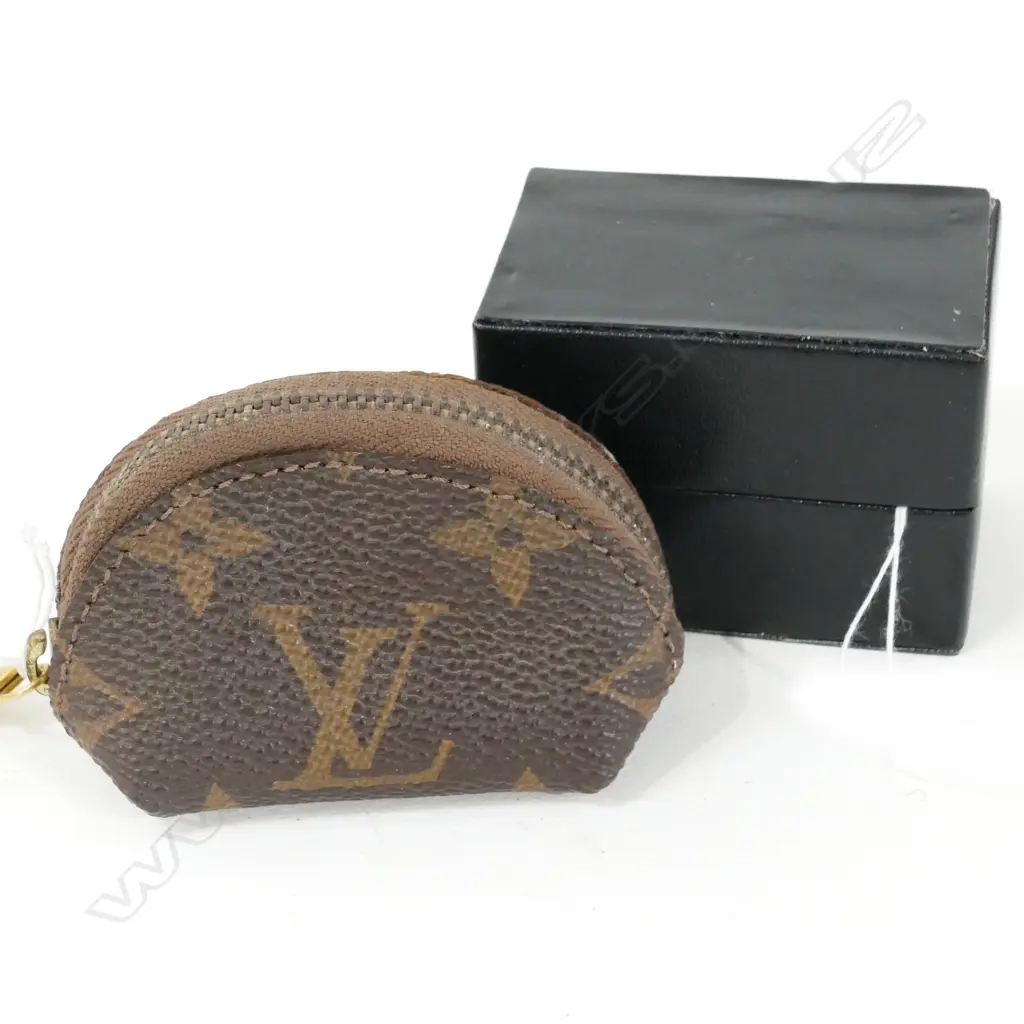 'VUITTON' PURSE & TRAVELLING JEWELLERY HOLDER Image 1++