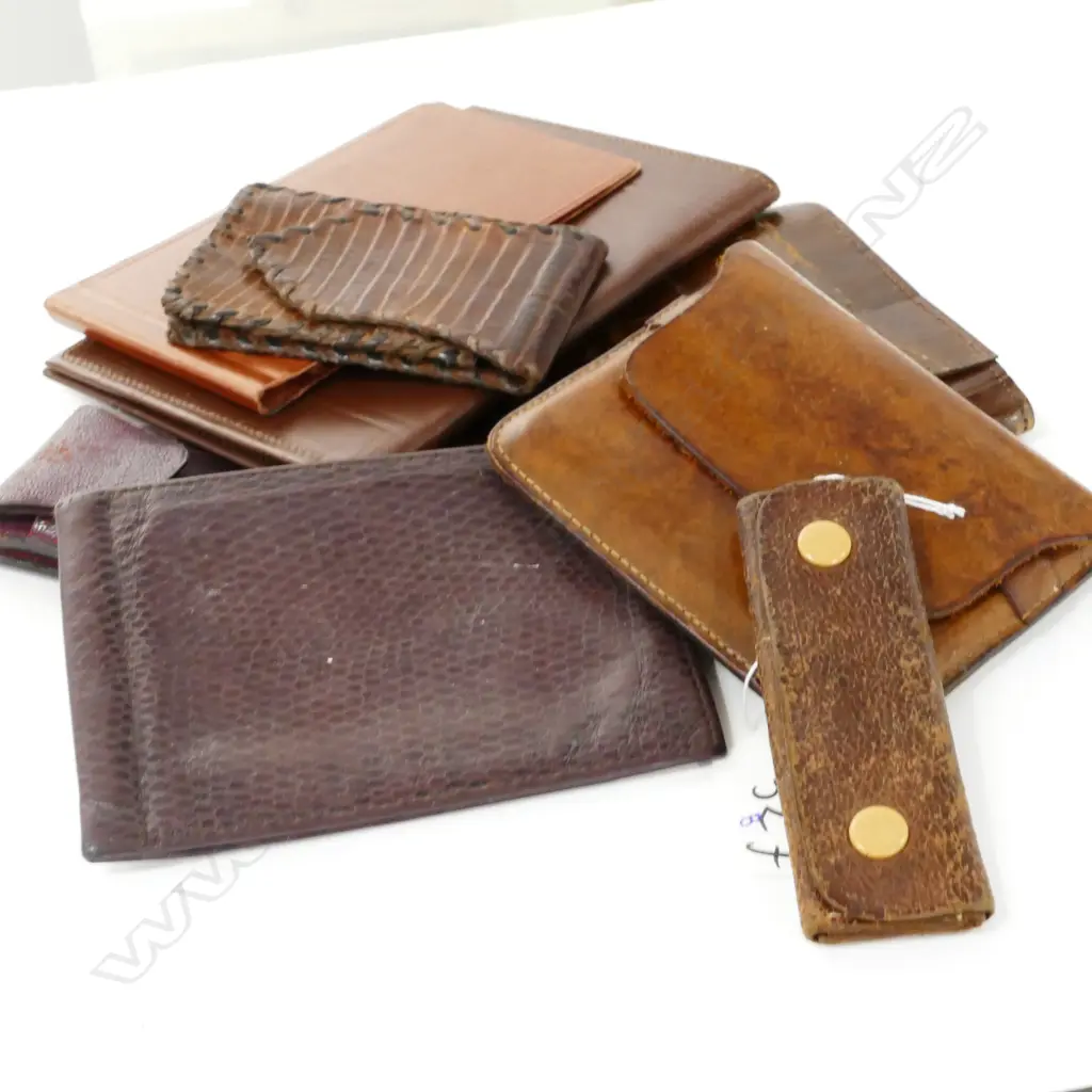 8 ITEMS VINTAGE LEATHERWARE  Image 1++