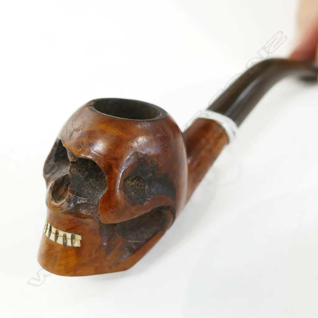 REAL BRIAR WOODEN SKULL FORM PIPE Image 1++