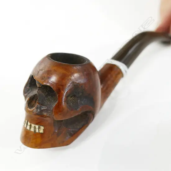 REAL BRIAR WOODEN SKULL FORM PIPE