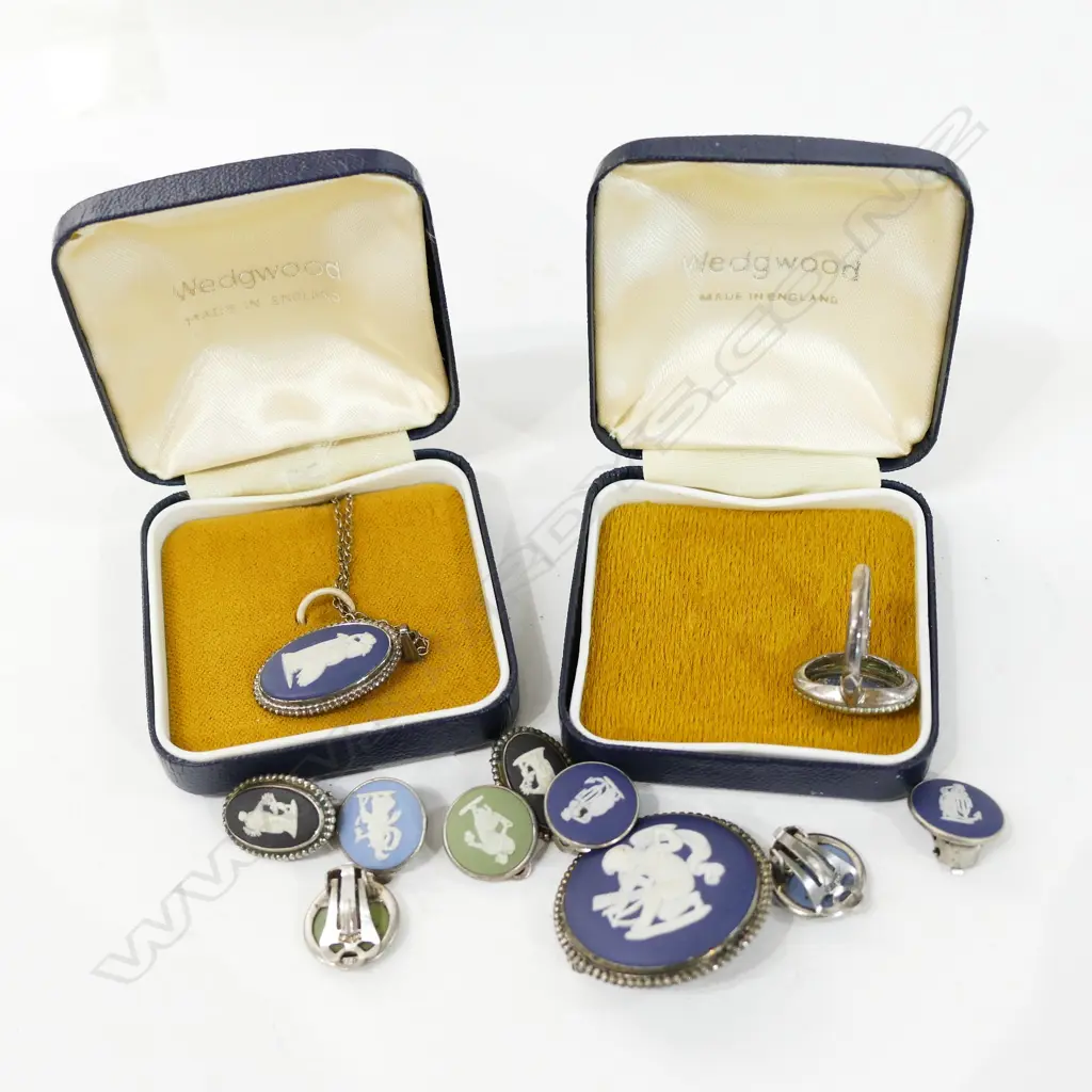 WEDGWOOD JEWELLERY-4 SETS EARRINGS-NECKLACE & PENDANT--RING--BROOCH Image 1++