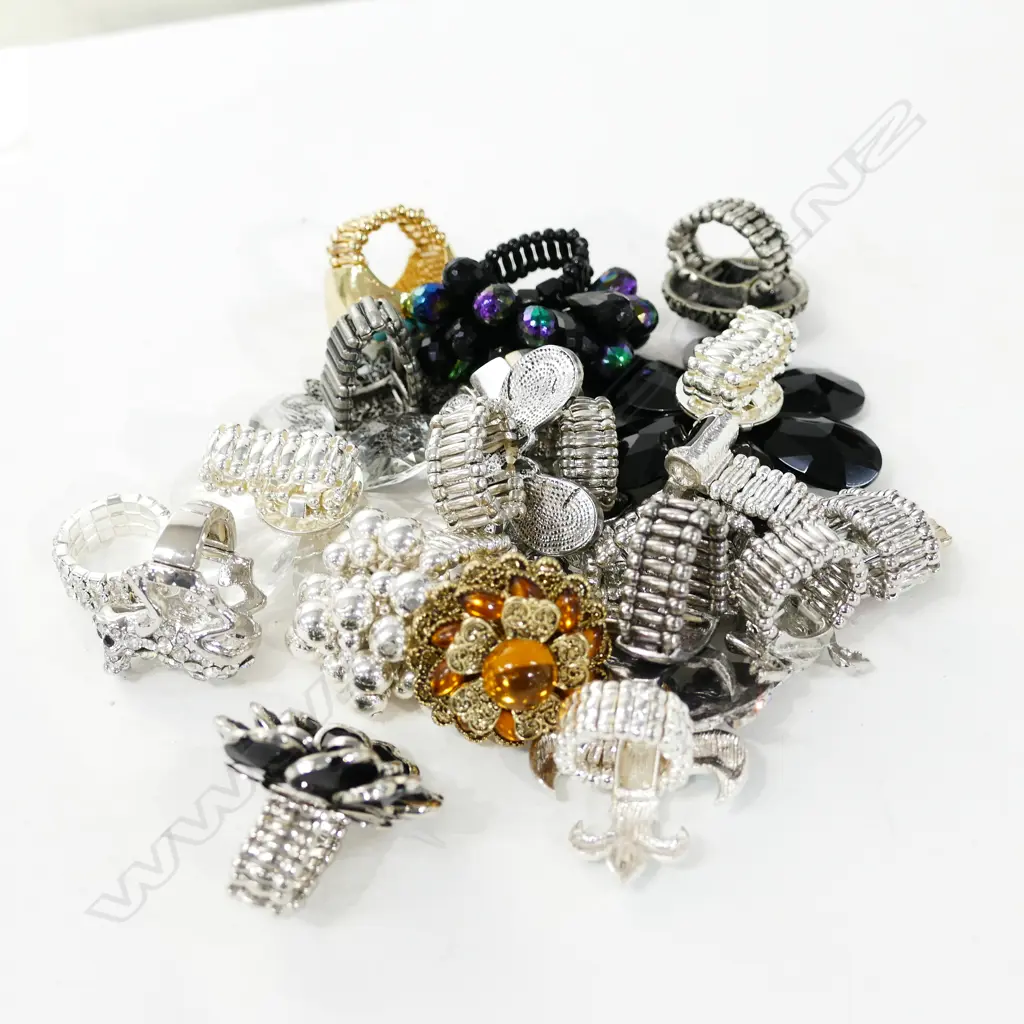 COSTUME JEWELLERY, 20 X RINGS Image 1++