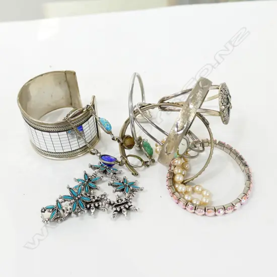 COSTUME JEWELLERY, 10 BRACELETS