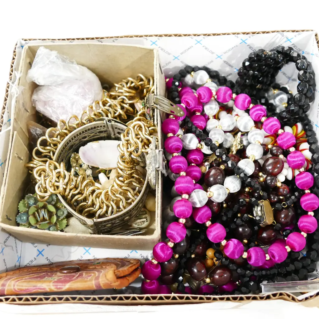 BOX OF ASST. OF EARRINGS & NECKLACES Image 1++