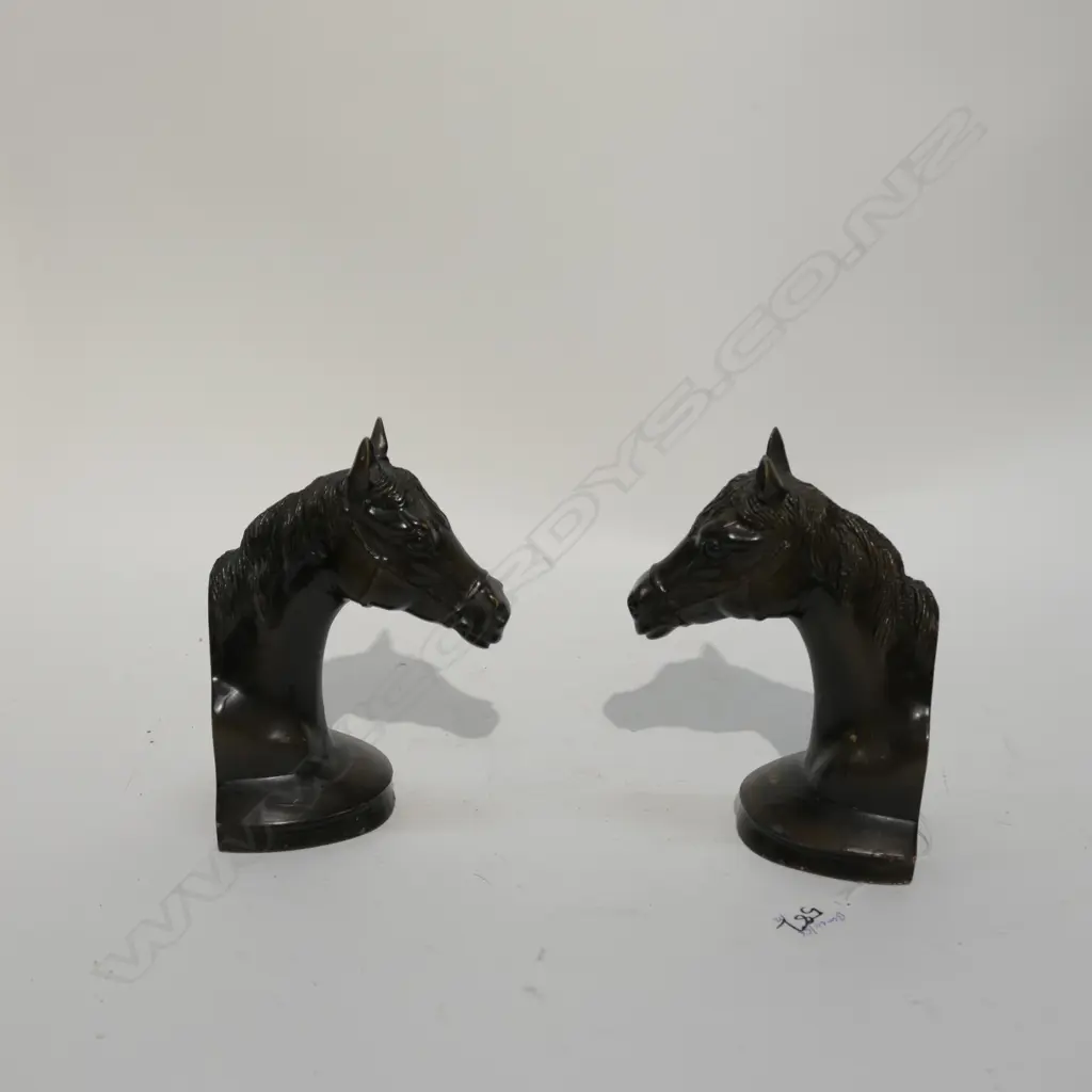 PR OF CAST METAL HORSE HEAD BOOKENDS H 160 MM Image 1++