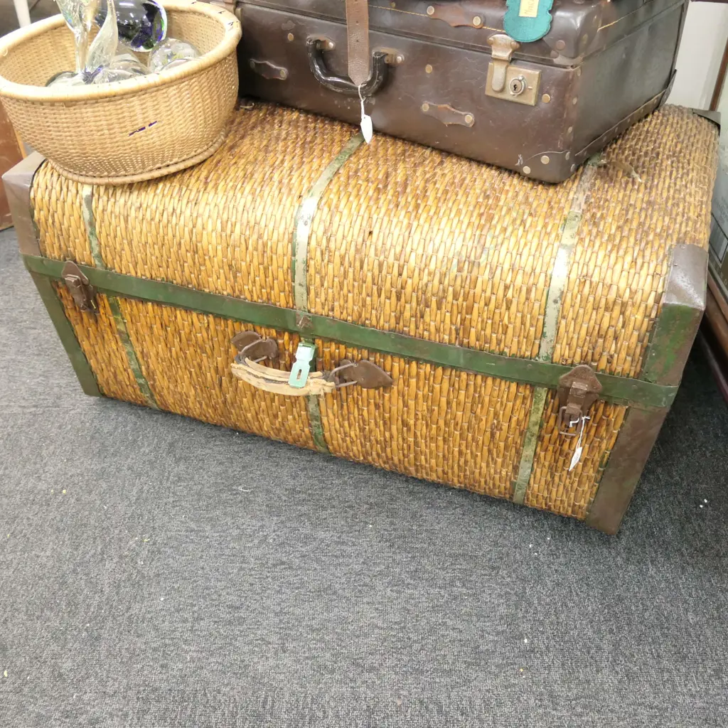 CANE AND METAL BOUND TRUNK L 940 MM Image 1++