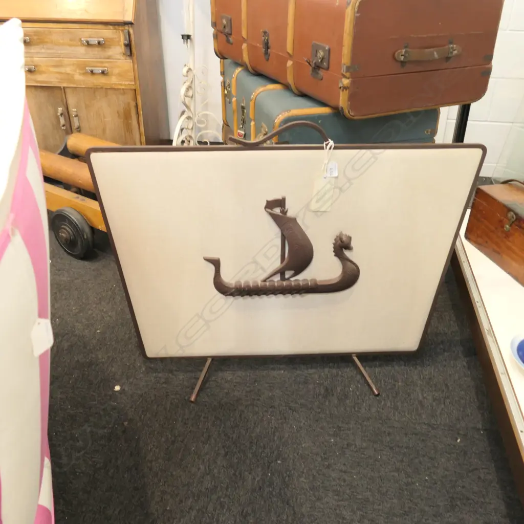 RETRO FIRE SCREEN WITH VIKING SHIP MOTIF L 900 MM Image 1++