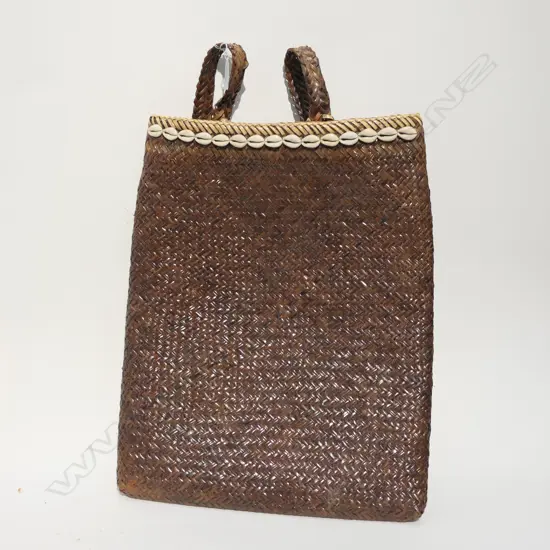 WOVEN FIBRE BACK PACK WITH SHELL HIGHLIGHTS