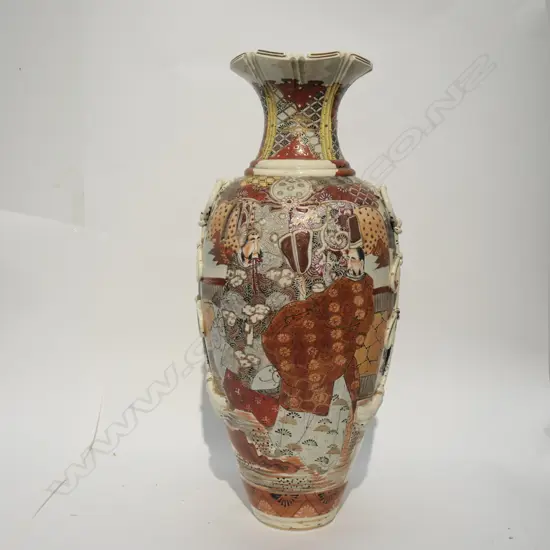 JAPANESE VASE (AF)