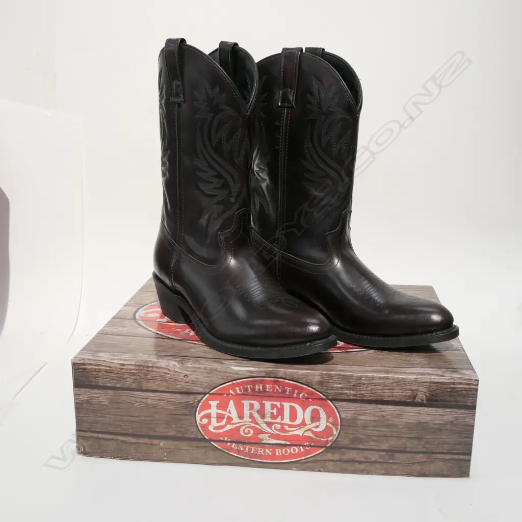 AS NEW PR OF LAREDO BLACK COWBOY BOOTS SIZE 12 Image 1++