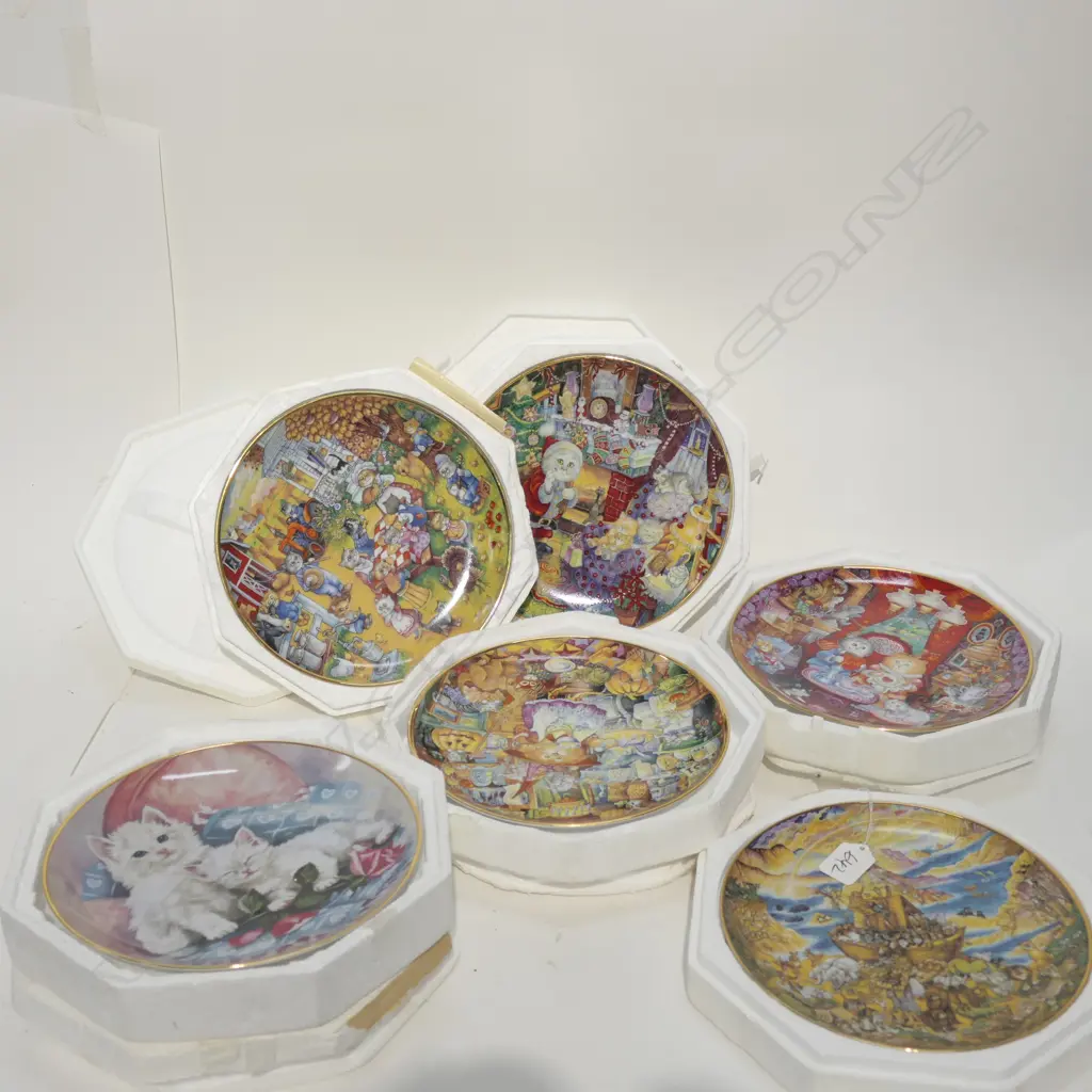 6 PLATES 'CATS' 'TWO BY TWO' ETC BOXED Image 1++