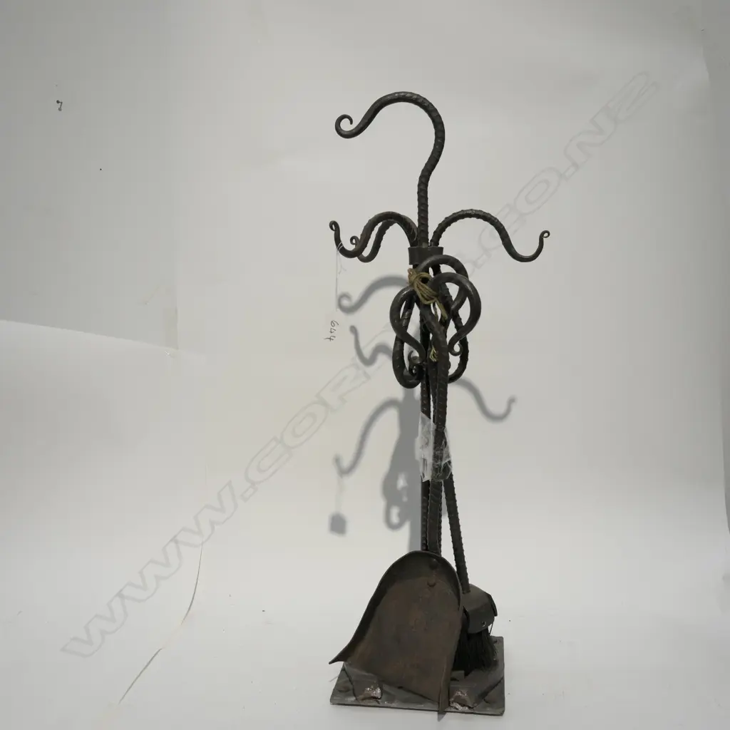 RUSTIC IRON FIRESIDE SET Image 1++