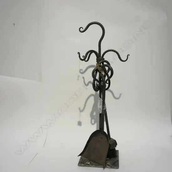 RUSTIC IRON FIRESIDE SET