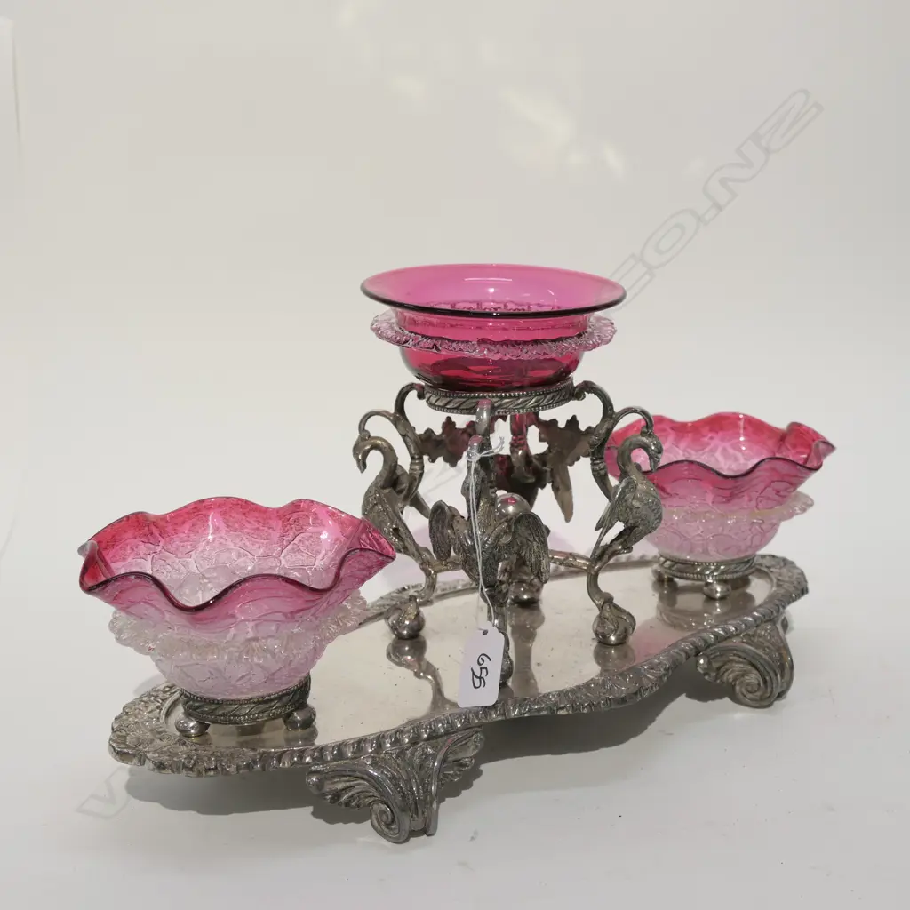 VICT. EP AND CRANBERRY CENTREPIECE Image 1++