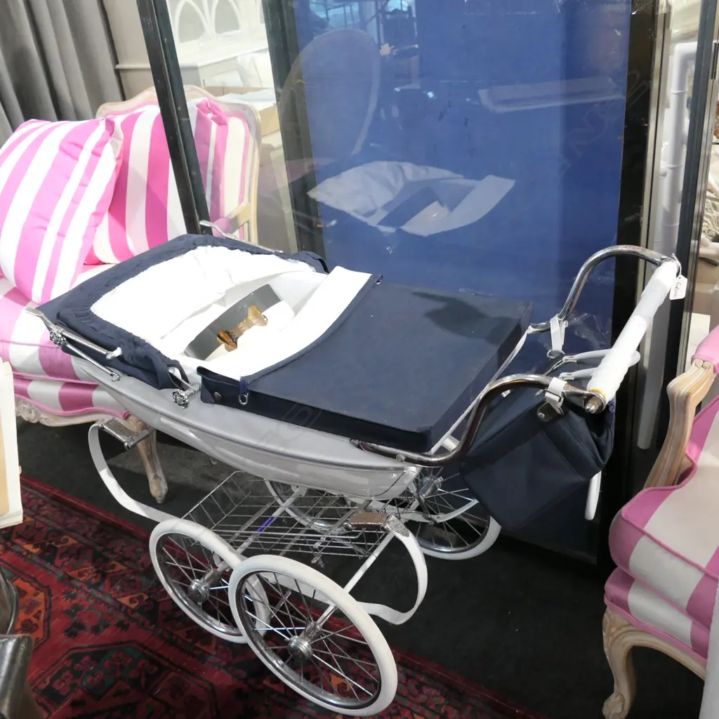 SILVER CROSS PRAM Image 1++