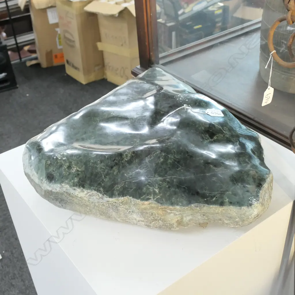 LGE DARK GREEN POUNAMU BOULDER POLISHED TOP Image 1++