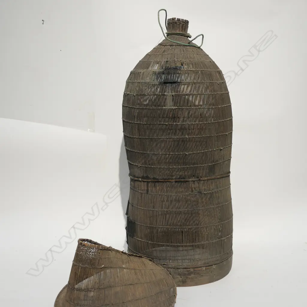 VINTAGE WOVEN FISH / EEL TRAP H. 330MM Image 1++