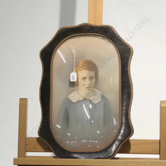 H/ COLOURED PHOTO WITH CONVEX FRAME 