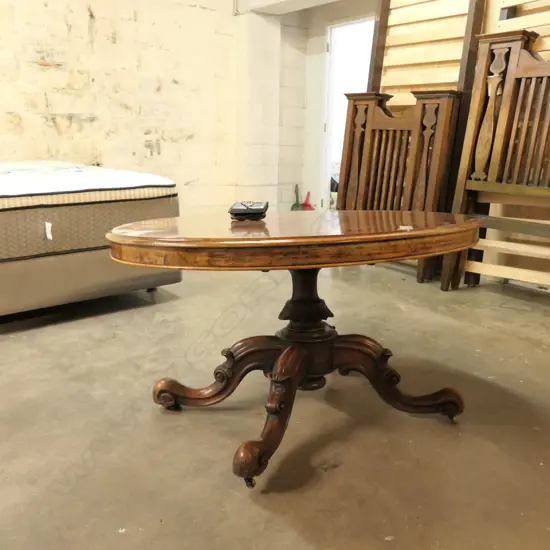 VICT WALNUT LOO TABLE A/F L. 1460MM