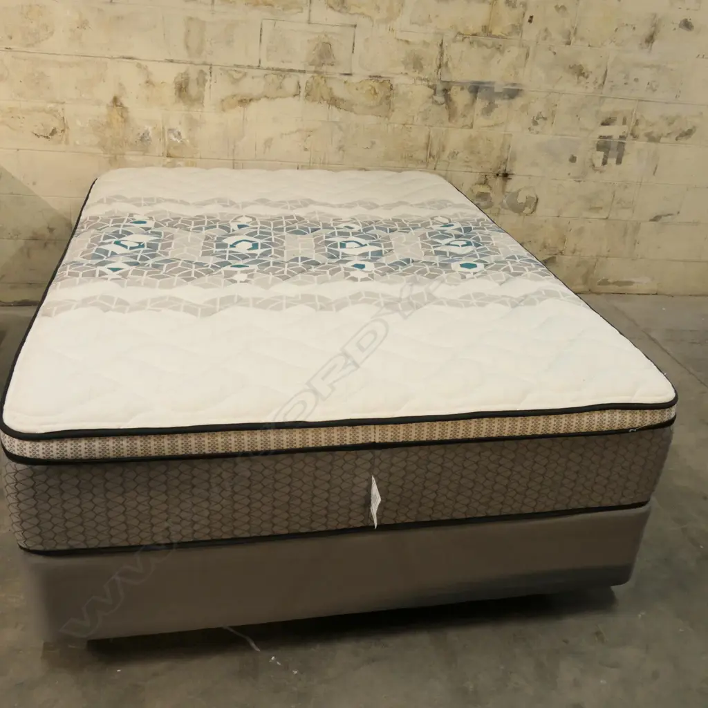 SLEEPYHEAD CHIROPRACTIC DOUBLE BED 'KAURI FIRM' Image 1++