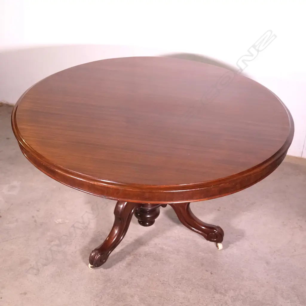 A54 CIRCULAR KAURI DINING TABLE  Image 1++