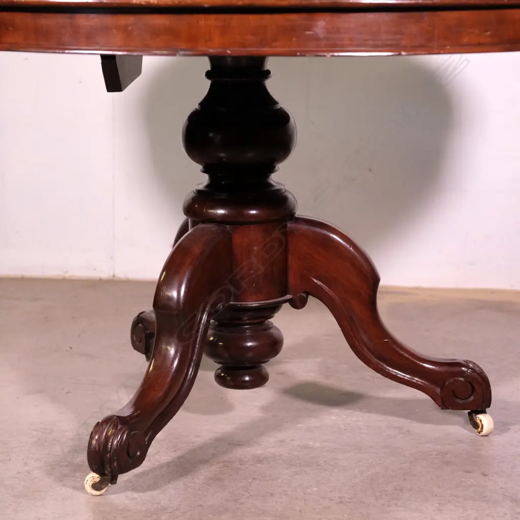 A54 CIRCULAR KAURI DINING TABLE  Image 1++