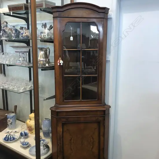 GLAZED STANDING CORNER CUPBOARD