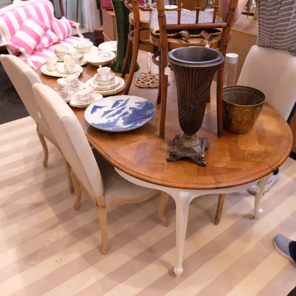 CIRCULAR OAK MARQUETRY EXTENSION TABLE W. 2 LEAVES W. 1080MM Image 1++