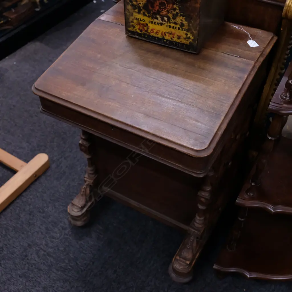 VICTORIAN DEVENPORT Image 1++