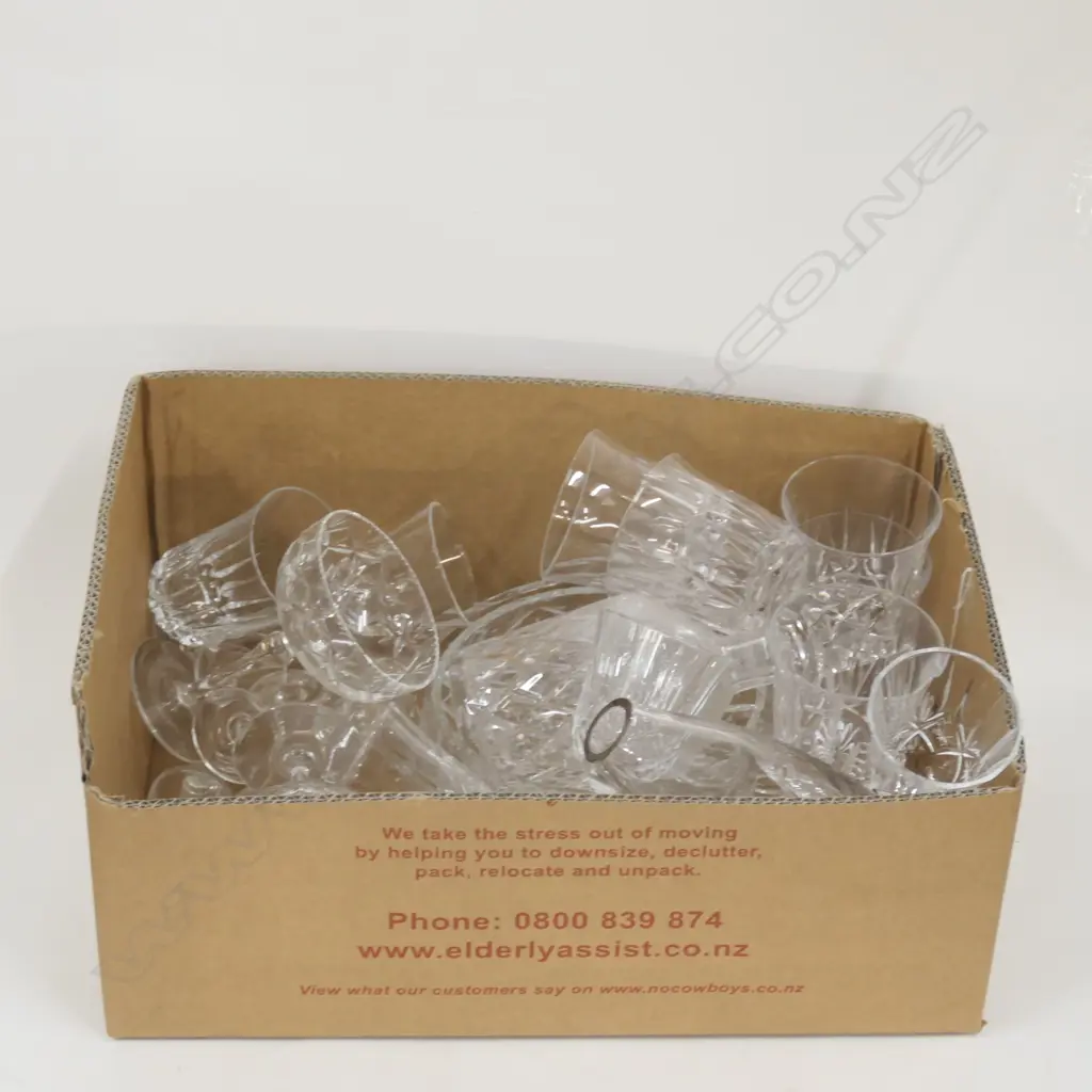 ASST CRYSTAL BOWLS AND GLASSES Image 1++