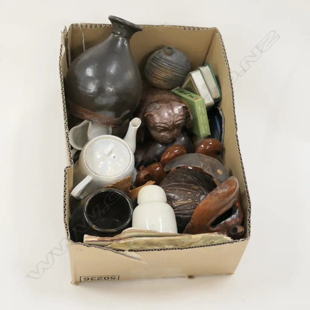 COLLECTION OF MISCELLANY INCL NZ SOUVENIR ITEMS  (EX THE NGAIRE HART ESTATE COLLECTION) Image 1++