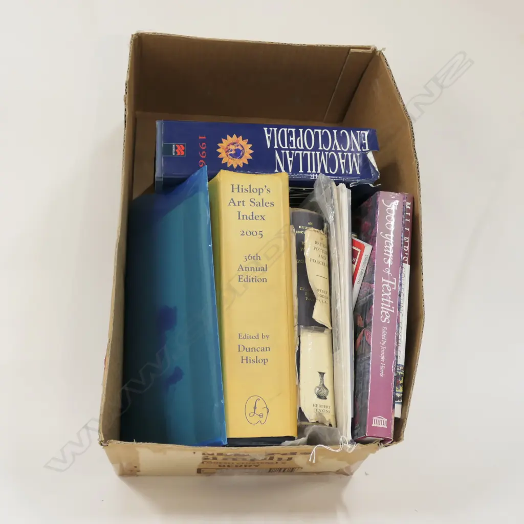 BOX ANTIQUE & ART REFERENCE BOOKS Image 1++