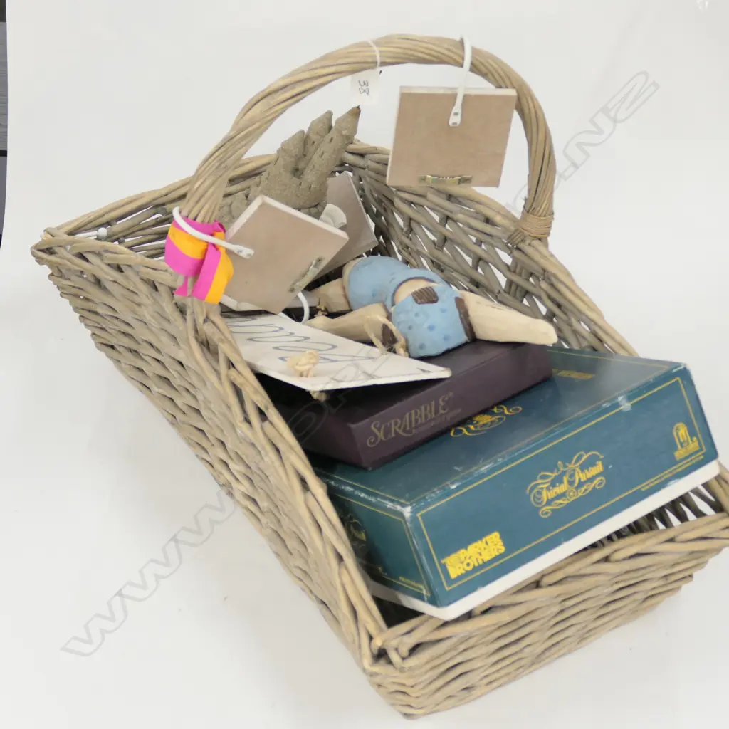 BASKET ASST BEACH SWIMMER SIGN / BOARD GAMES / ETC Image 1++