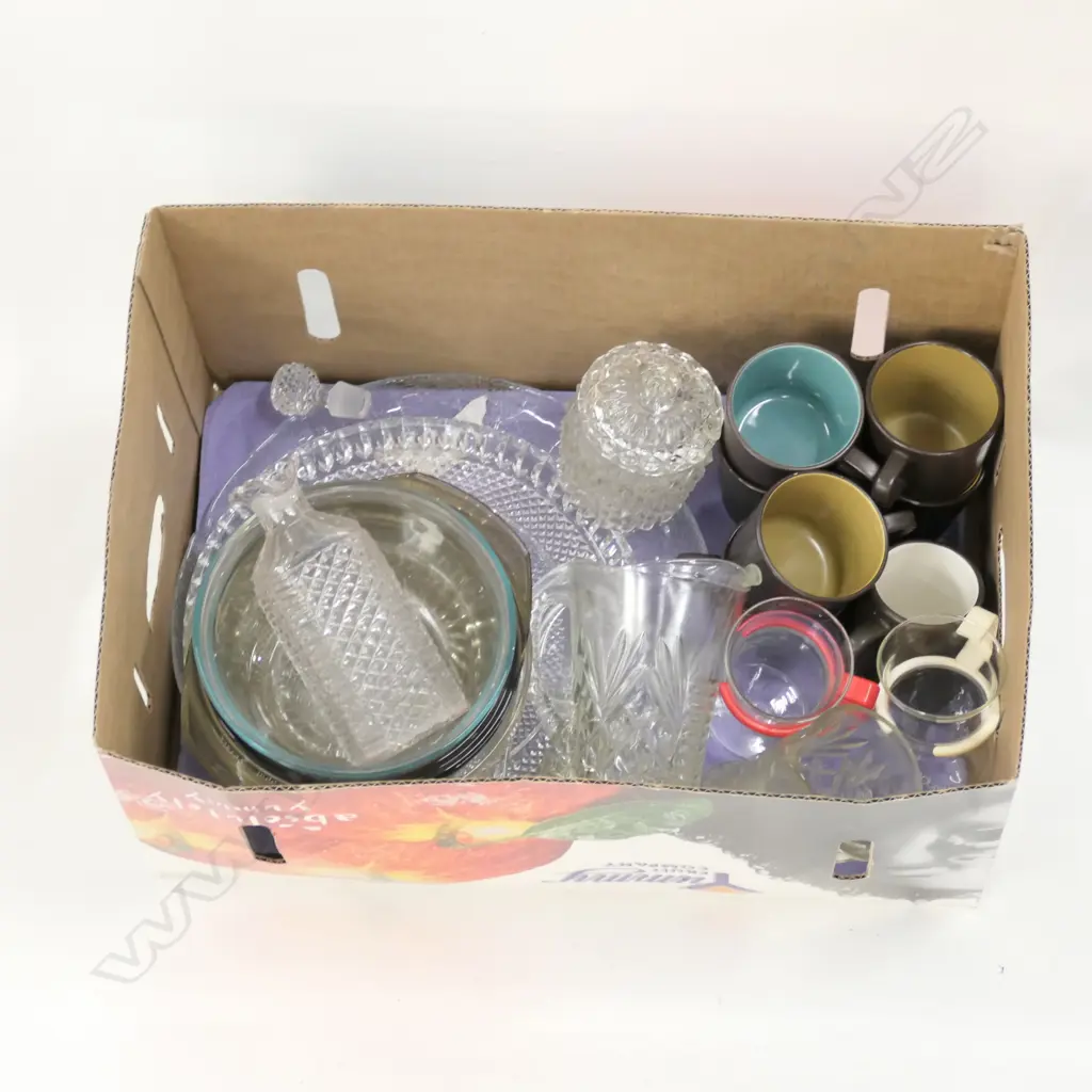 LOT ASST GLASSWARE ETC Image 1++