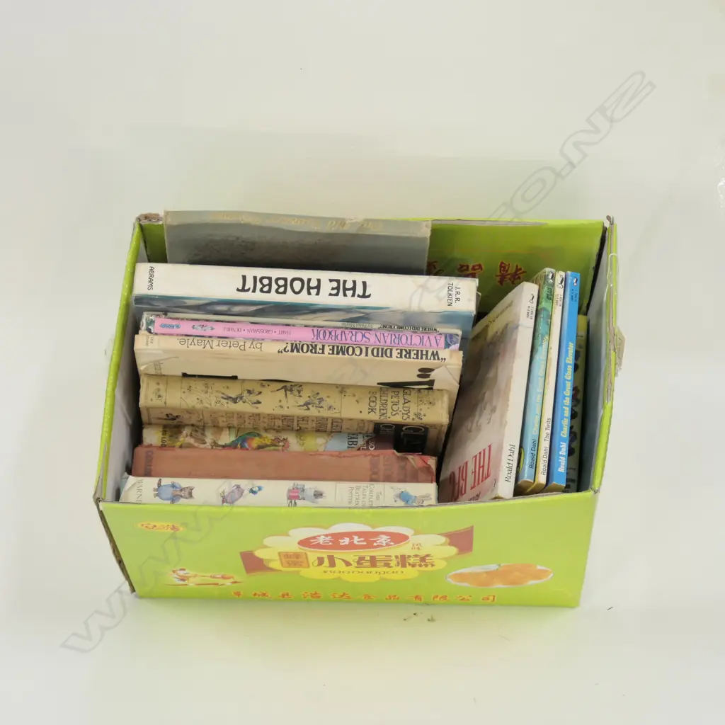 LOT ASST BOOKS Image 1++