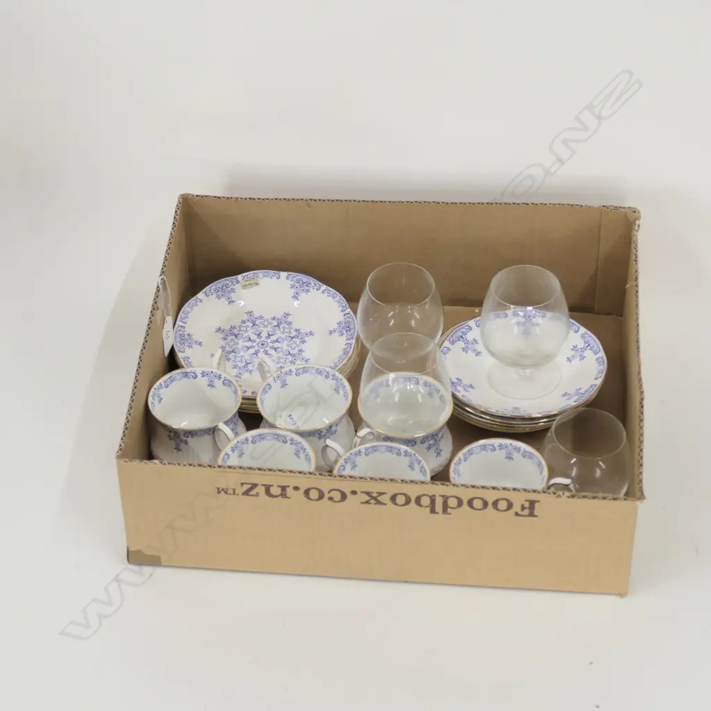 18 PIECE QUEEN'S 'FONTAINEBLEU' ENGLISH FINE BONE CHINA AND FOUR WHISKEY GLASSES Image 1++