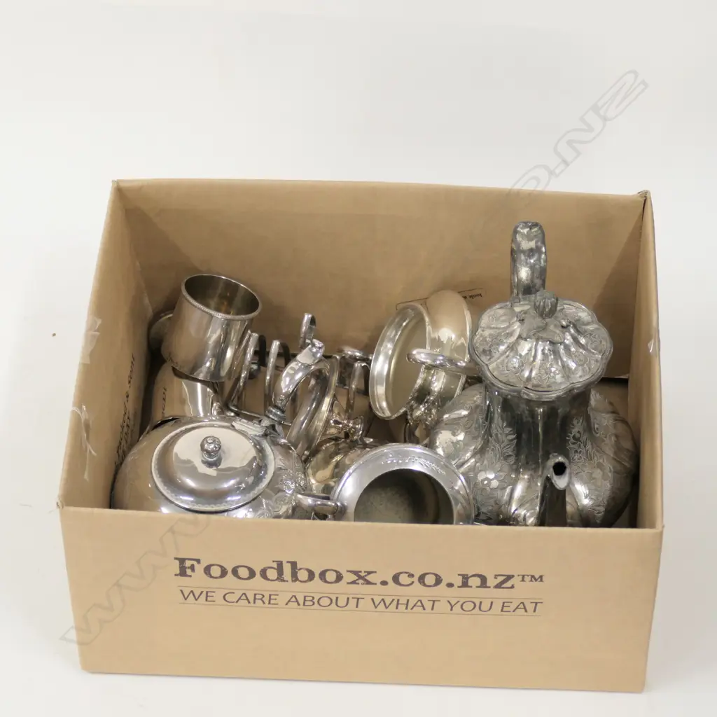 LOT ASST EP WARE TEA/COFFEE POTS ETC Image 1++