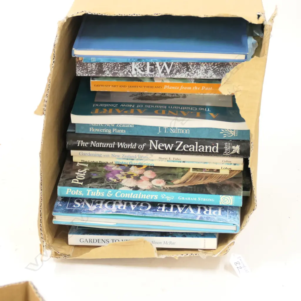 LOT ASST GARDENING BOOKS Image 1++