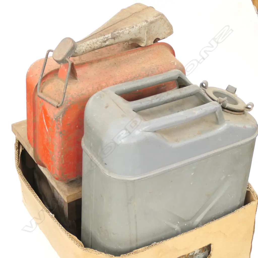 3 VINTAGE TINS INCL. NZR + HINGED WOODEN STOOL Image 1++