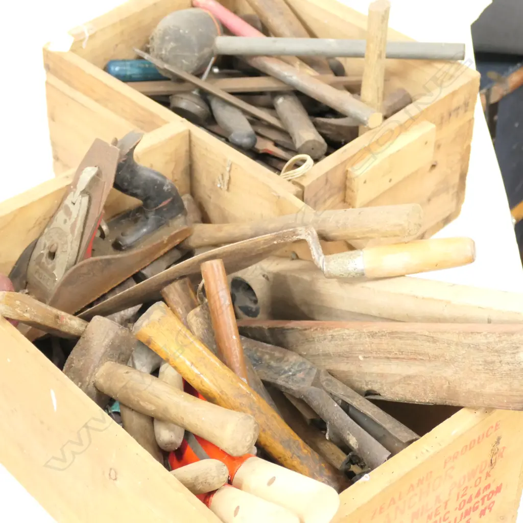 2 CRATES TOOLS INCL. HAMMERS / LEVELS ETC Image 1++