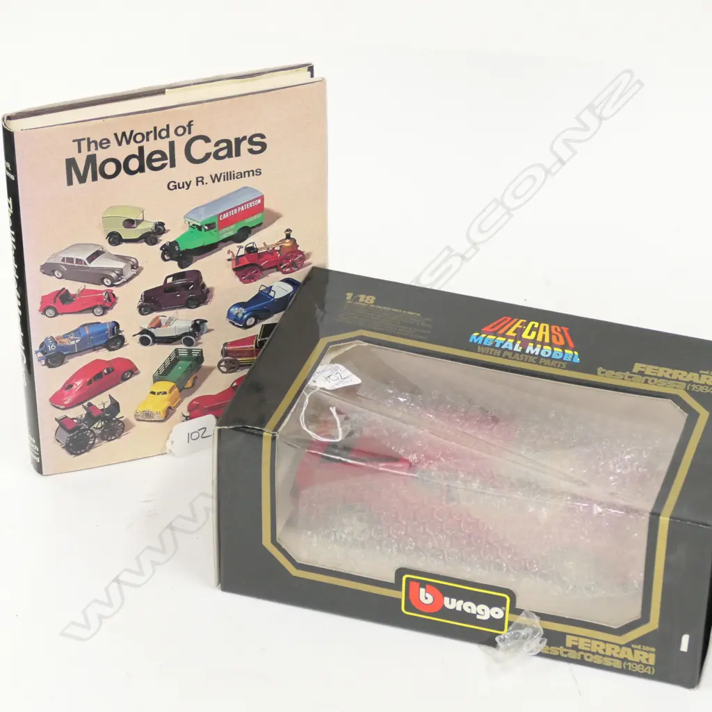 BURAGO 1/18 SCALE FERRARI + MODEL CAR BOOK Image 1++