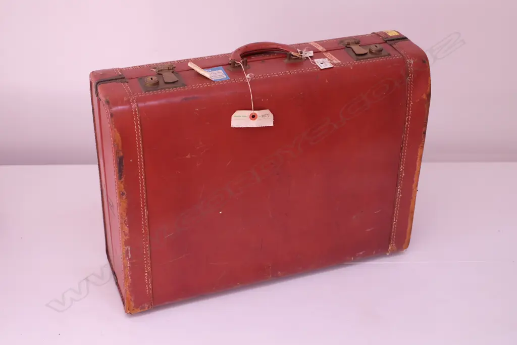 RETRO 1950'S RED LEATHER 'SUPERFORTRESS' SUITCASE W/ KEYS W. 615 Image 1++