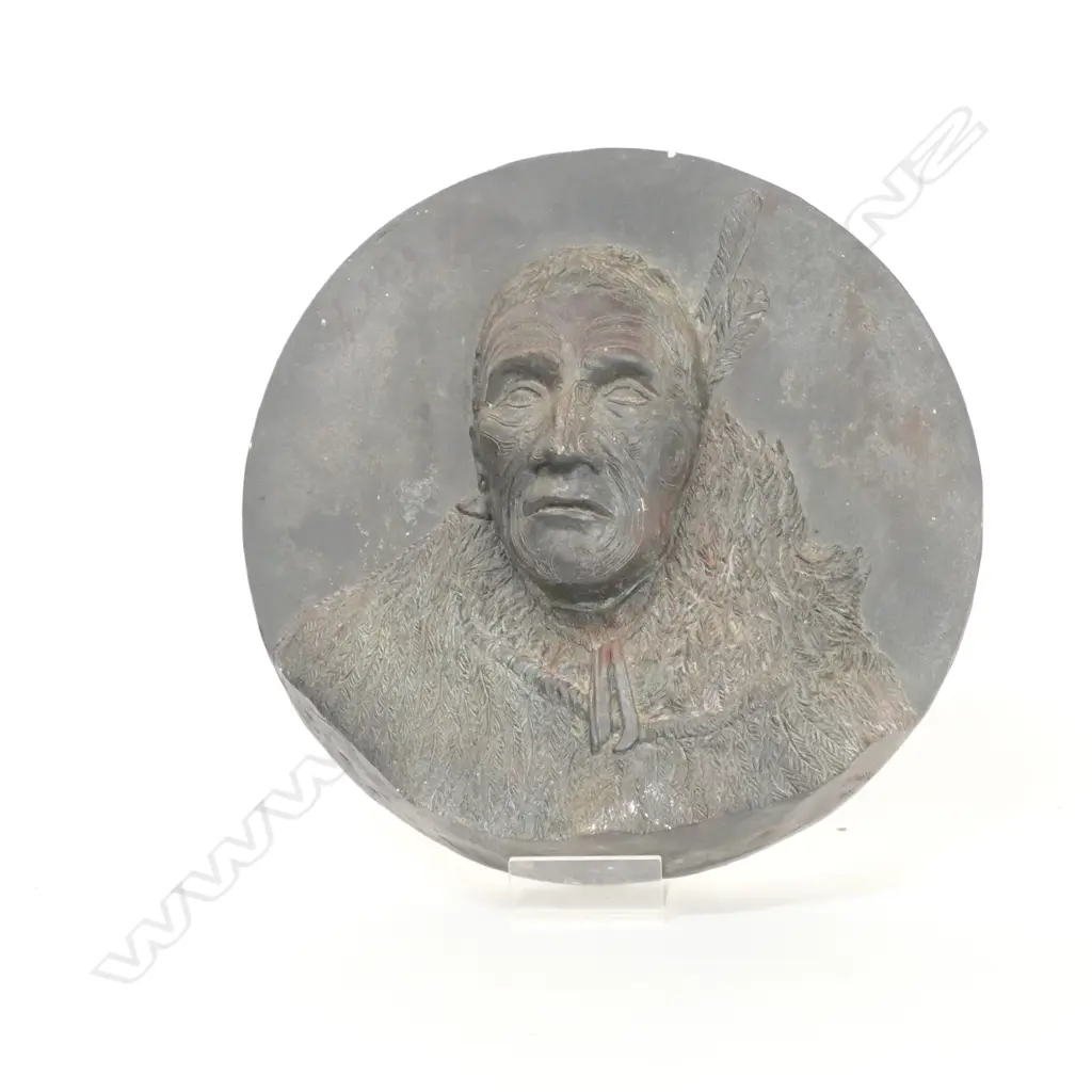 MAORI WARRIOR CHALKWARE PLAQUE D 240 MM Image 1++