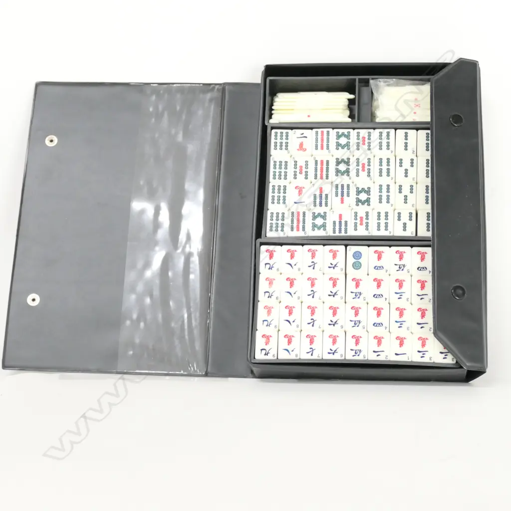 CASED MAHJONG SET Image 1++