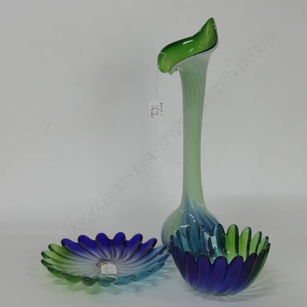 ART GLASS VASE / DISH / BOWL Image 1++