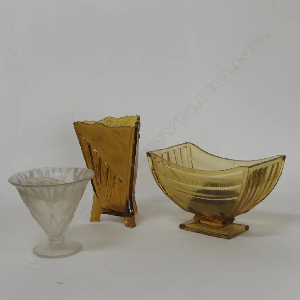 3 PRESSED GLASS DECO VASES H 200 MM Image 1++