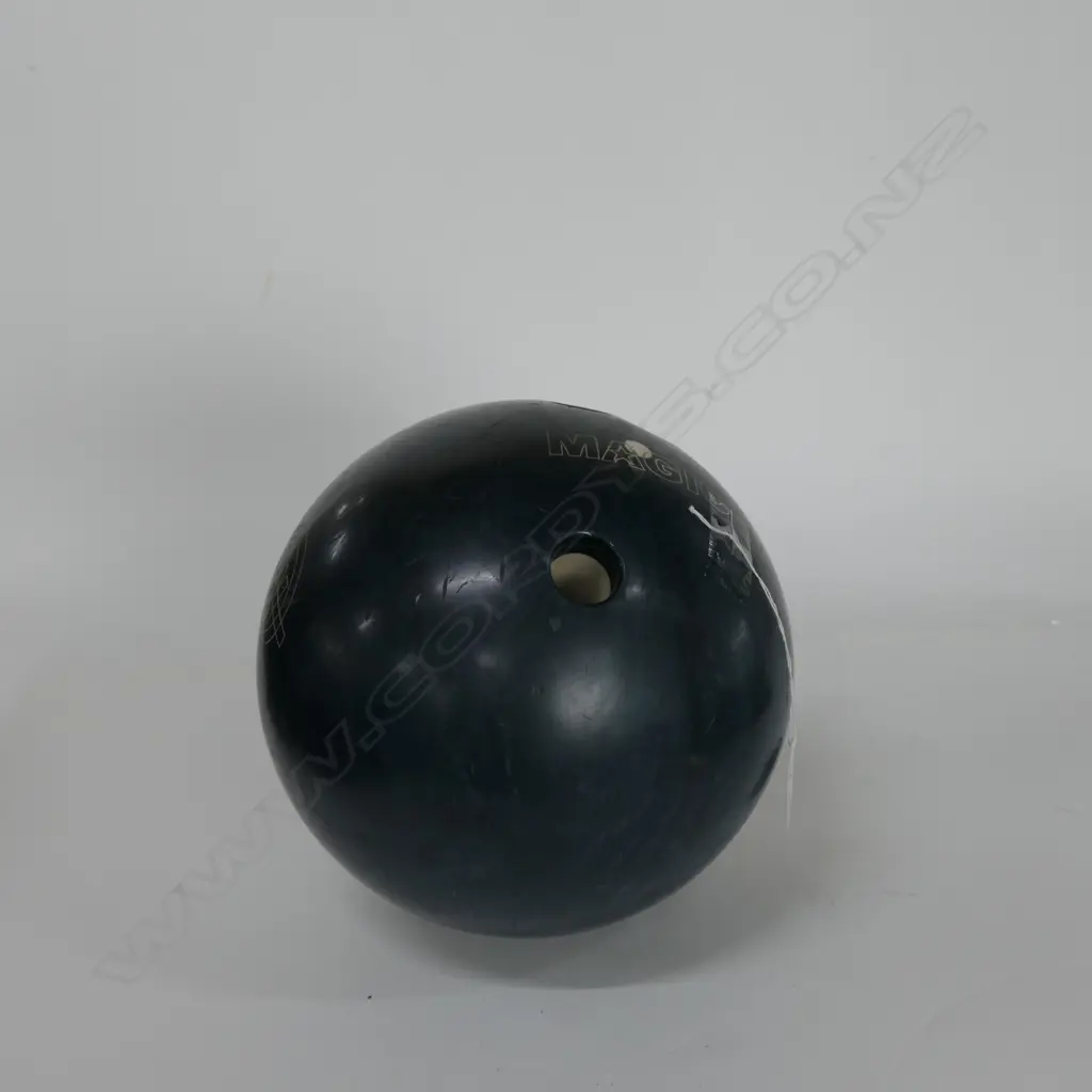 RETRO MAGIC TIN PIN BOWLING BALL Image 1++