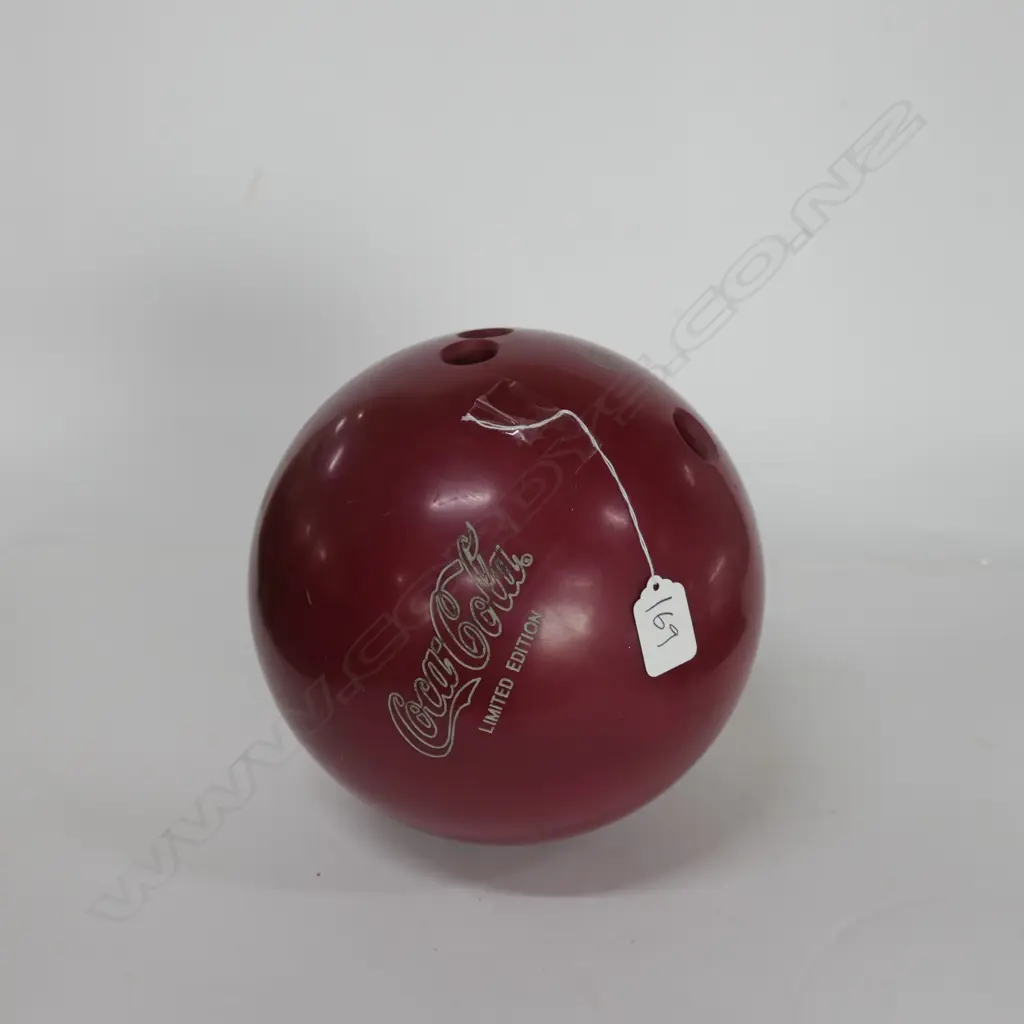 RETRO LTD EDITION COKE-COLA TIN PIN BOWLING BALL Image 1++