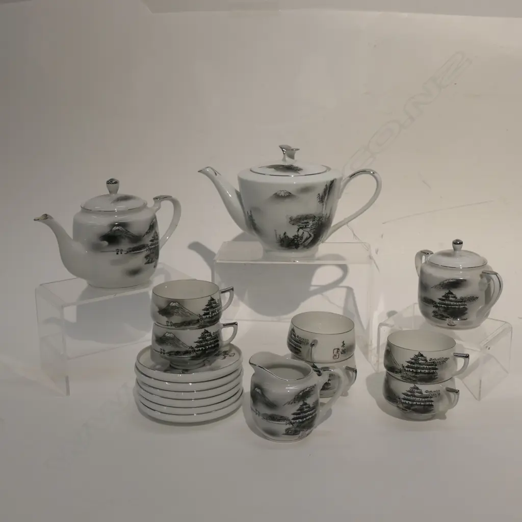 16 PIECE JAPANESE PORCELAIN TEA SET Image 1++