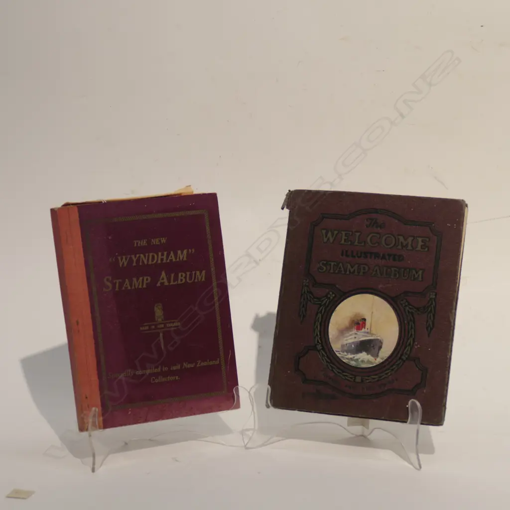 2 FOLDERS WORLD STAMPS Image 1++